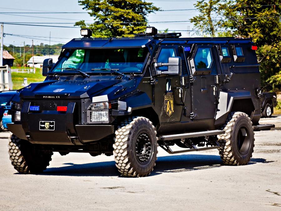  Alpine Armoring Pit-Bull VX 4x4 2011 года  (фото 1 из 9)